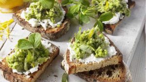 Pea and broad bean humus with toasted ciabatta